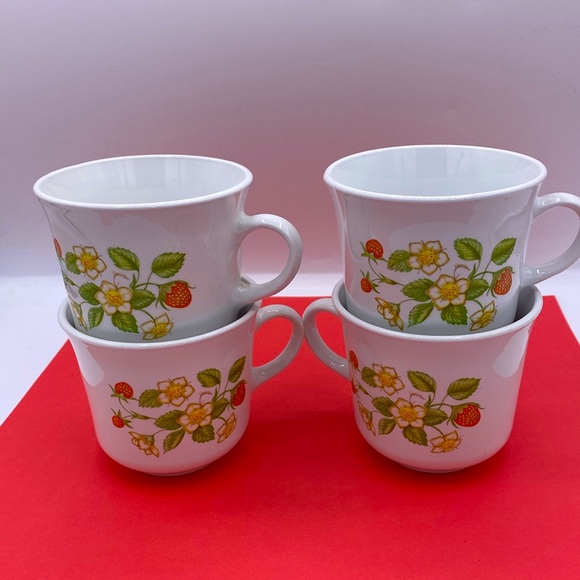 Vintage Retro Nostalgic Strawberry Sundae Pattern Corning Ware Cups - Picture 2 of 5